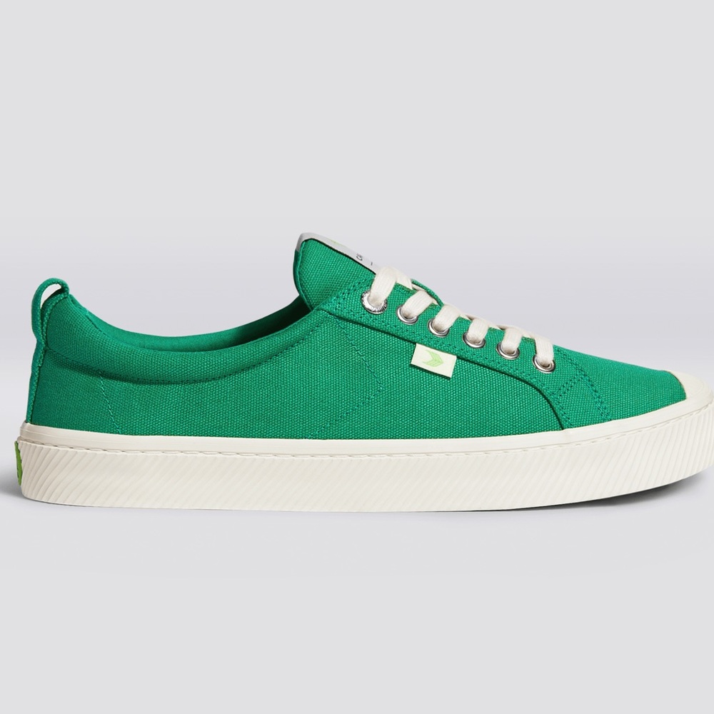 Cariuma Oca Low green canvas shoes women’s size 8
